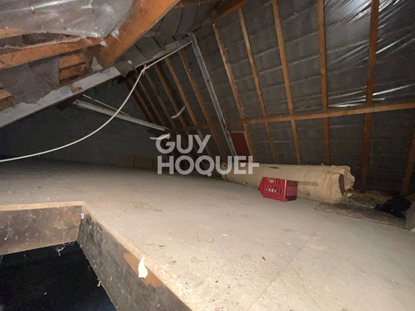 Terrain  avec électricité de 1890 m2 avec une dépendance sur  la commune d'Ezy Sur Eure