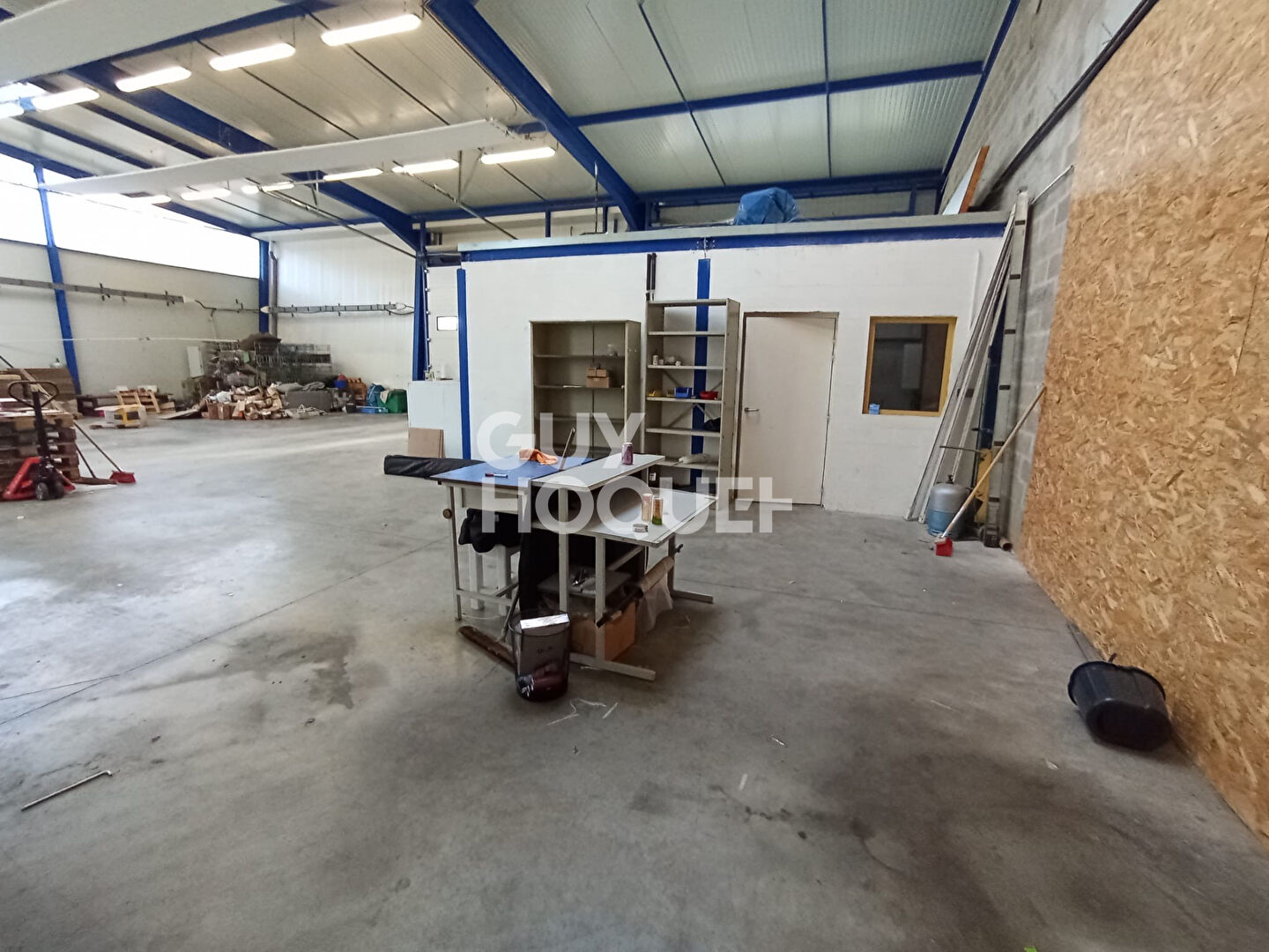 A LOUER BÂTIMENT PROFESSIONNEL / ATELIER - MARCILLY-LA-CAMPAGNE (27)