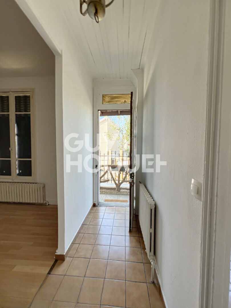 Maison Stains 8 pièce(s)