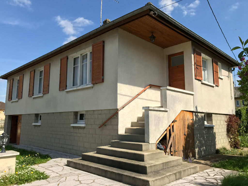 À vendre à IVRY LA BATAILLE (27540), maison 5 pièces.