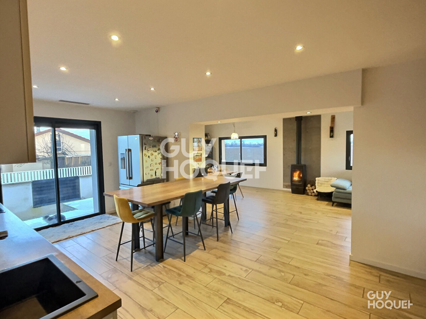 Maison moderne à vendre à Saint Bonnet de Mure - 4 pièces, piscine et confort absolu !