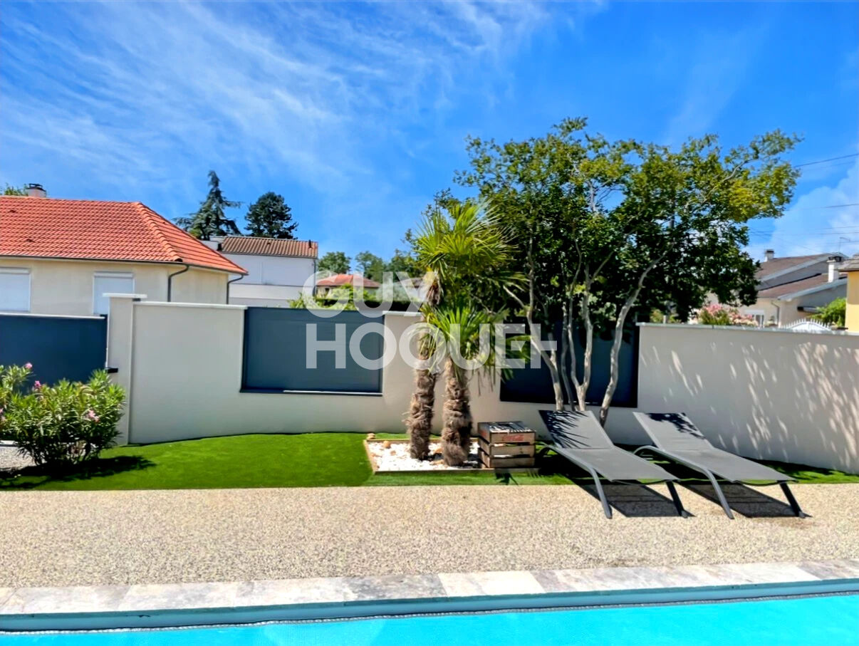 Maison moderne à vendre à Saint Bonnet de Mure - 4 pièces, piscine et confort absolu !