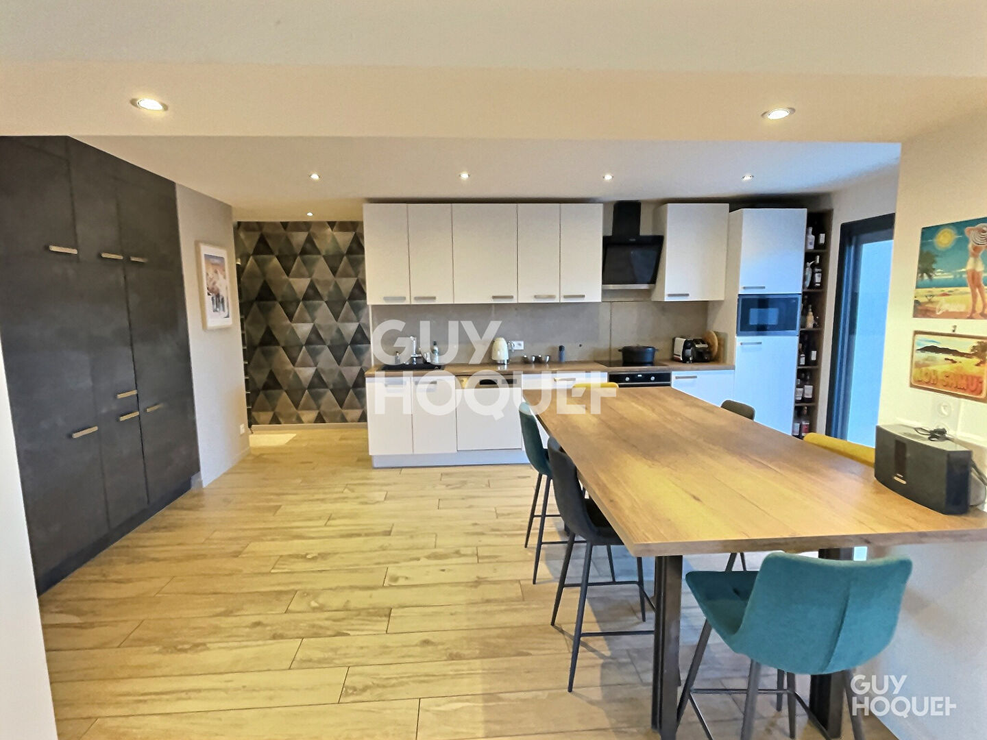 Maison moderne à vendre à Saint Bonnet de Mure - 4 pièces, piscine et confort absolu !