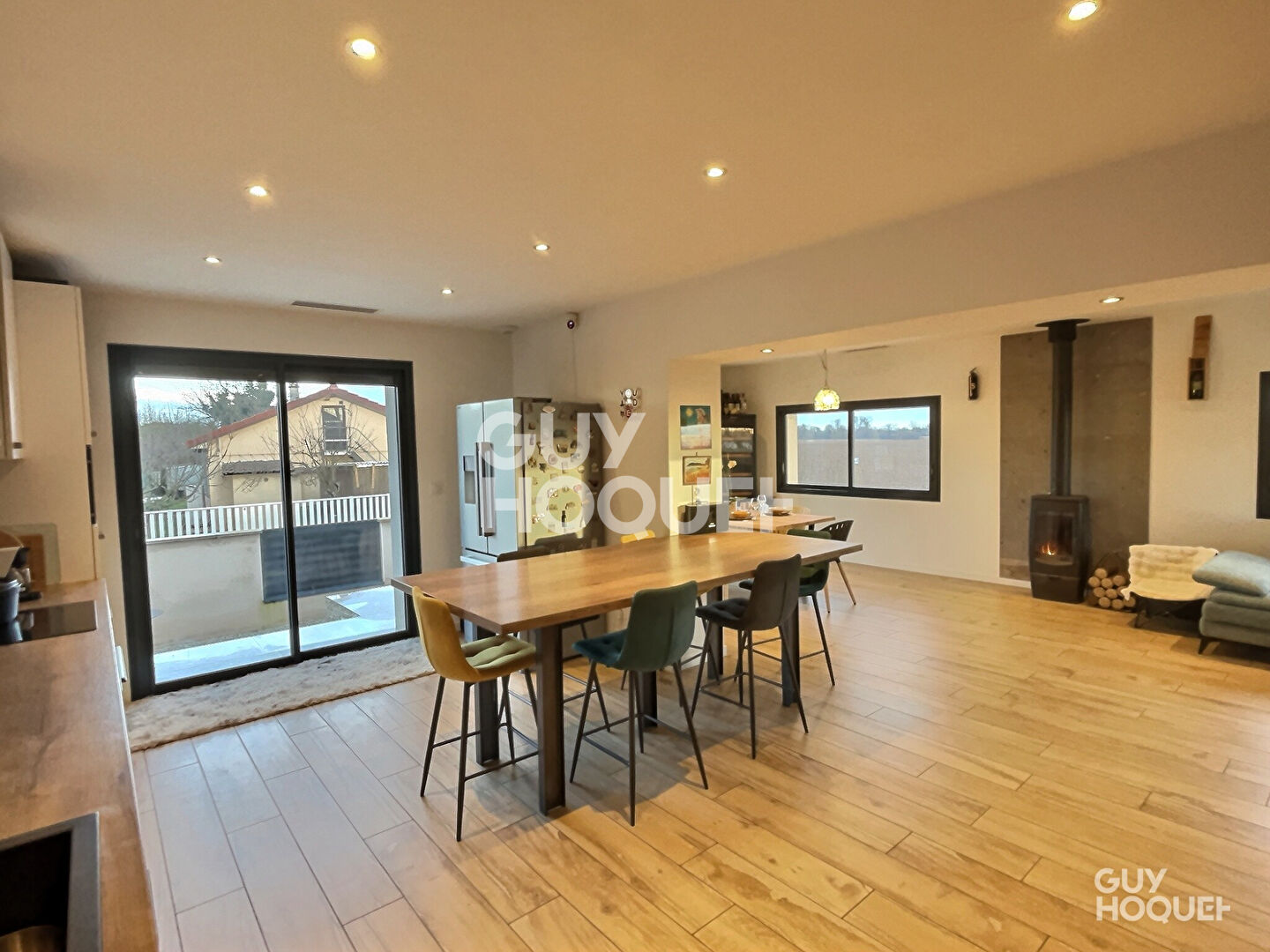 Maison moderne à vendre à Saint Bonnet de Mure - 4 pièces, piscine et confort absolu !