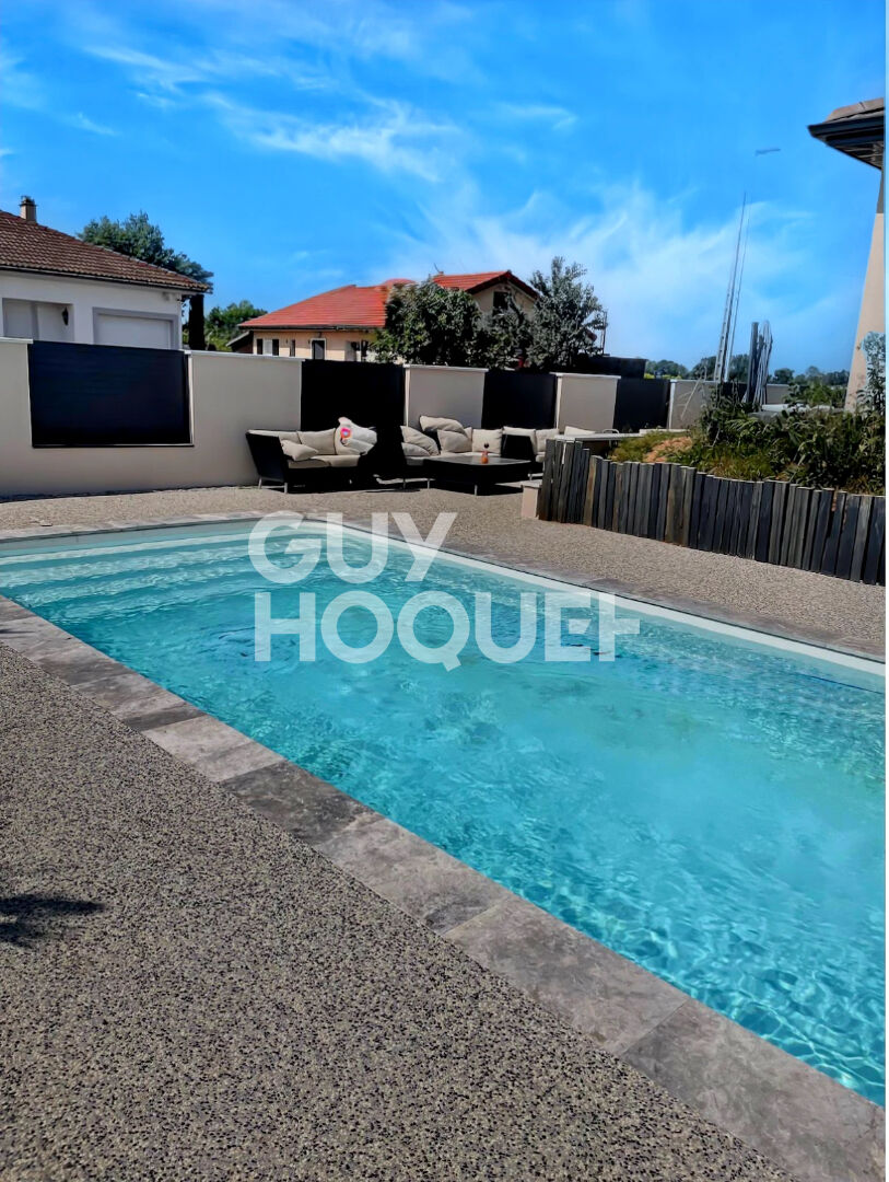 Maison moderne à vendre à Saint Bonnet de Mure - 4 pièces, piscine et confort absolu !