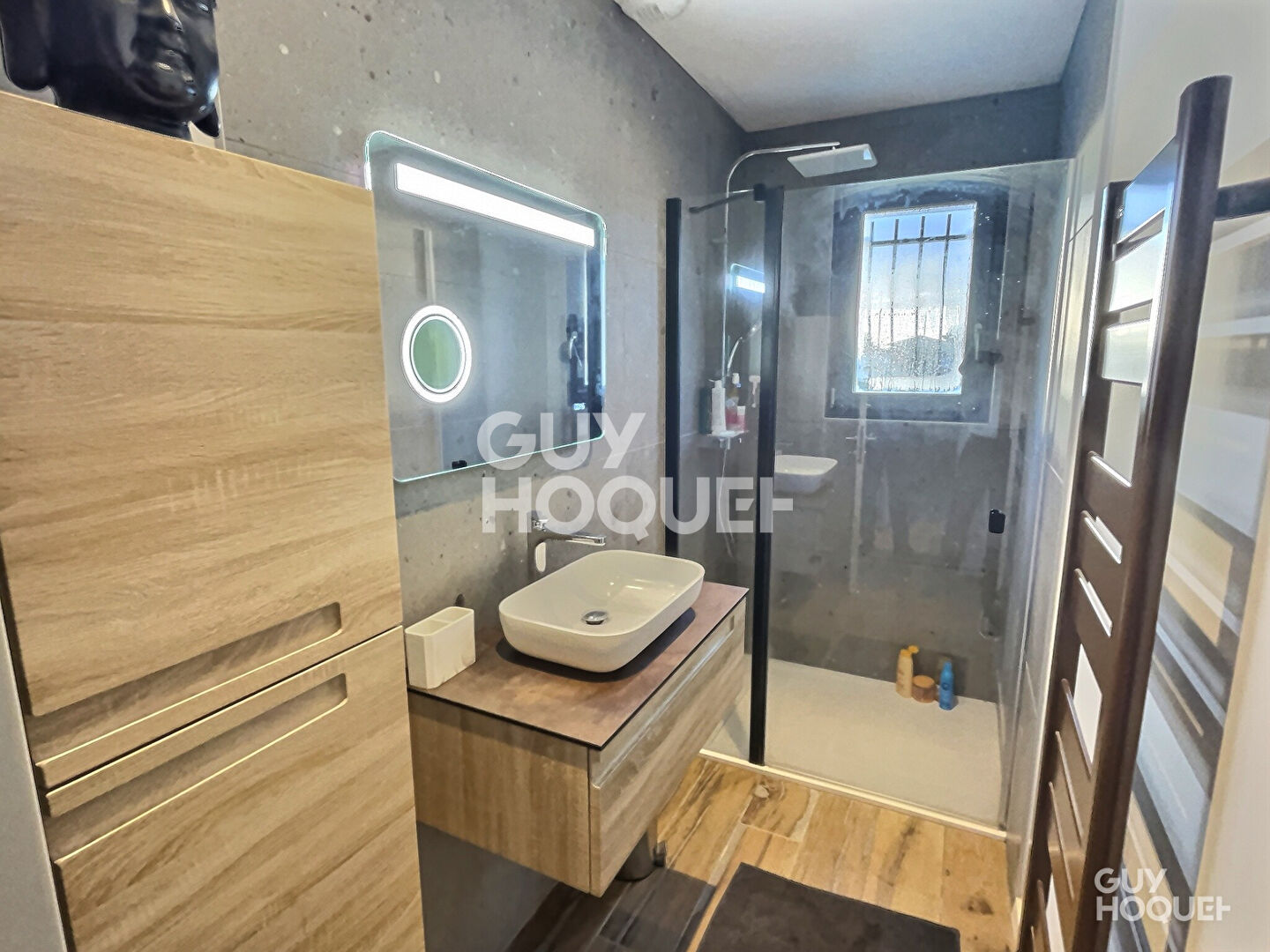 Maison moderne à vendre à Saint Bonnet de Mure - 4 pièces, piscine et confort absolu !