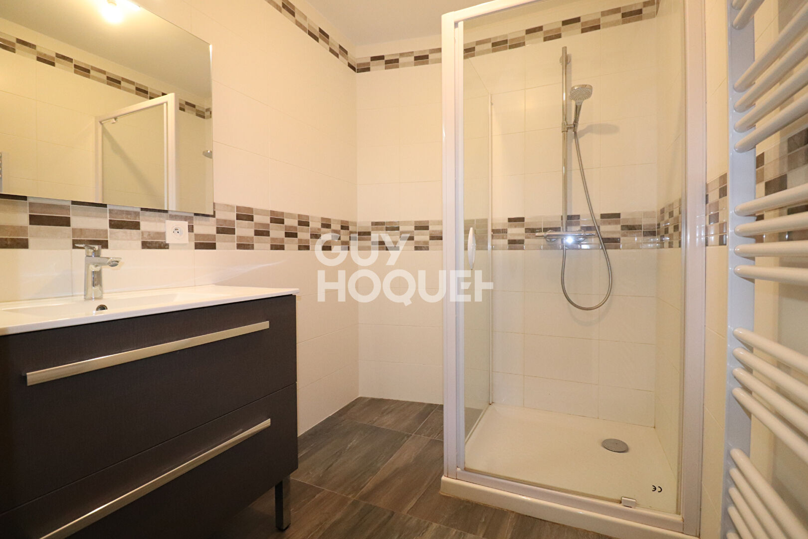 MAISON DE VILLE AVEC GARAGE DOUBLE