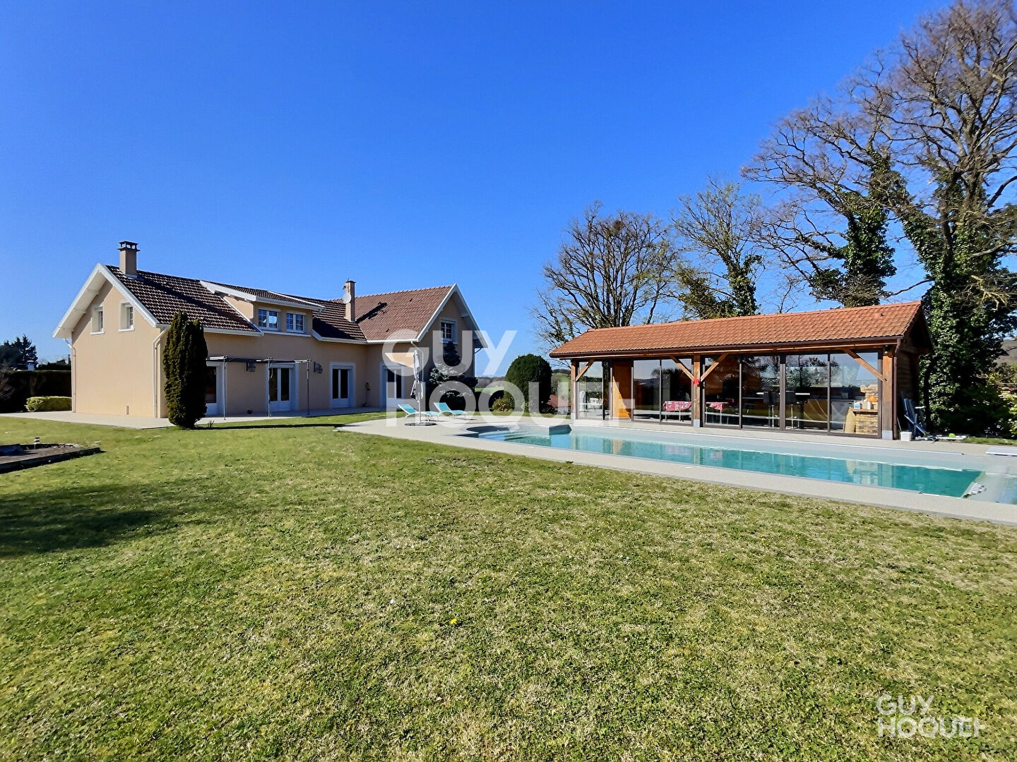 Maison d'exception à vendre à Chamagnieu - 8 pièces, piscine, grand terrain