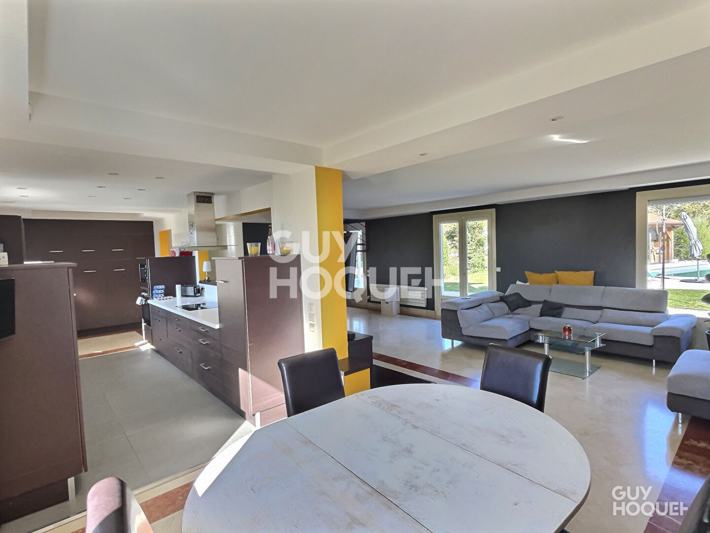 Maison d'exception à vendre à Chamagnieu - 8 pièces, piscine, grand terrain