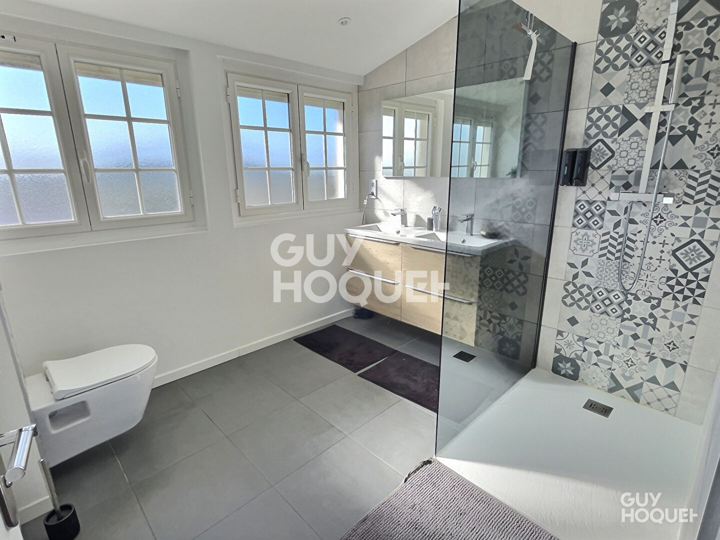 Maison d'exception à vendre à Chamagnieu - 8 pièces, piscine, grand terrain