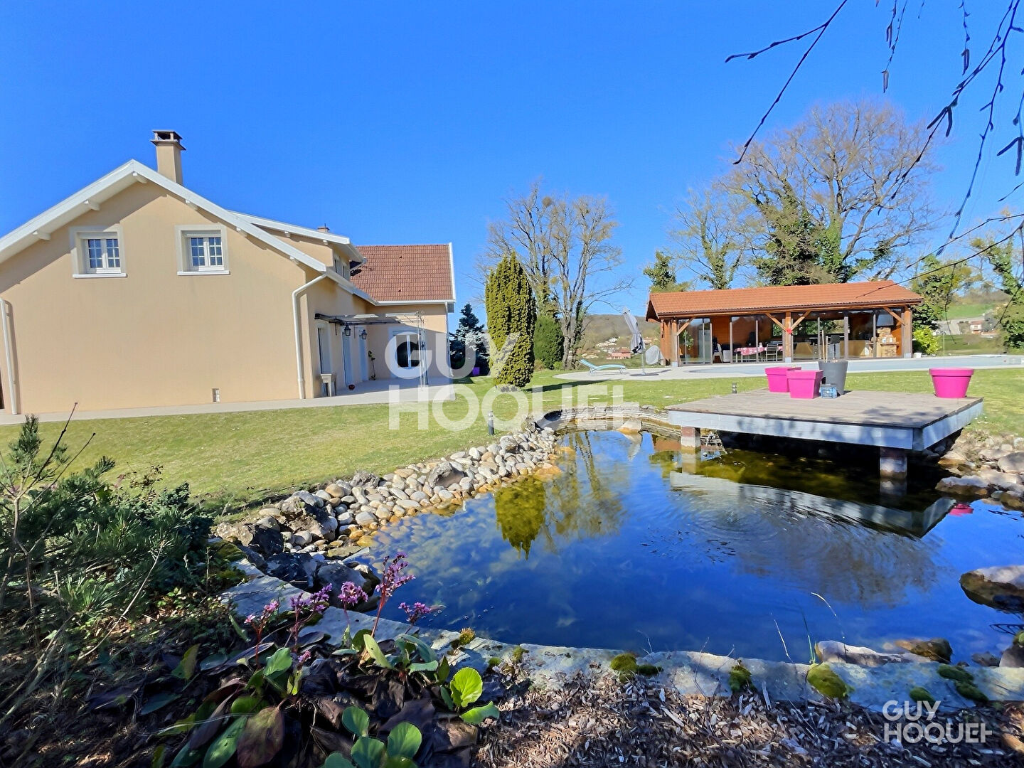 Maison d'exception à vendre à Chamagnieu - 8 pièces, piscine, grand terrain
