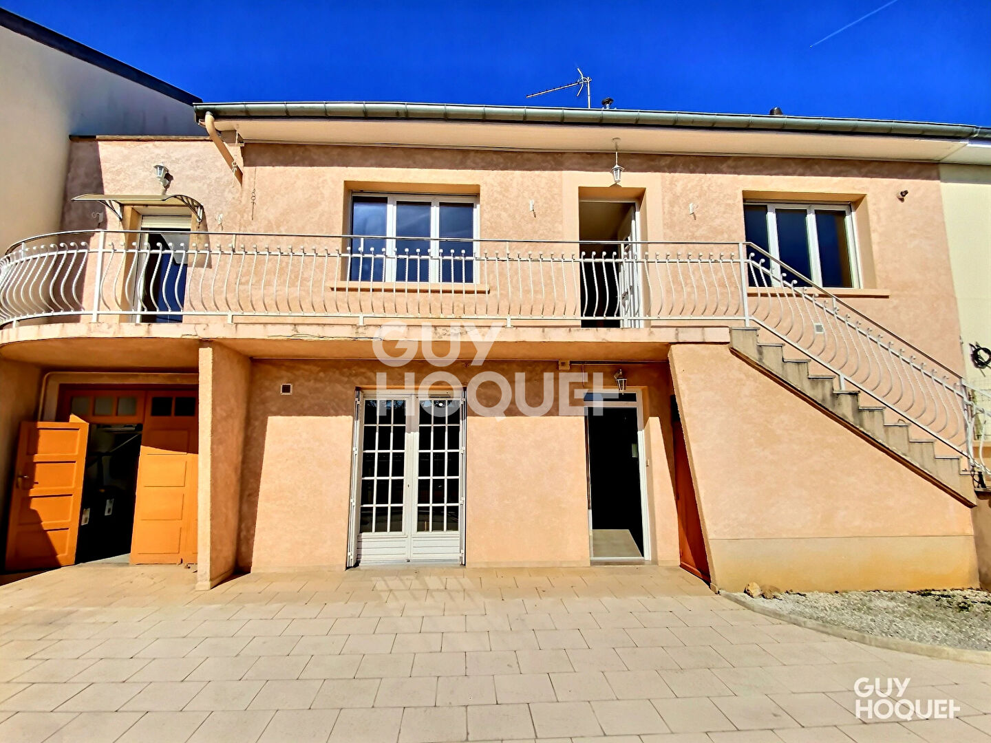 GRAND T3 EN REZ DE JARDIN