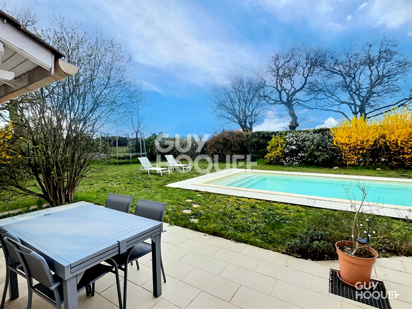 Maison familiale 5 pièces avec piscine à Saint Bonnet de Mure - 479 000 