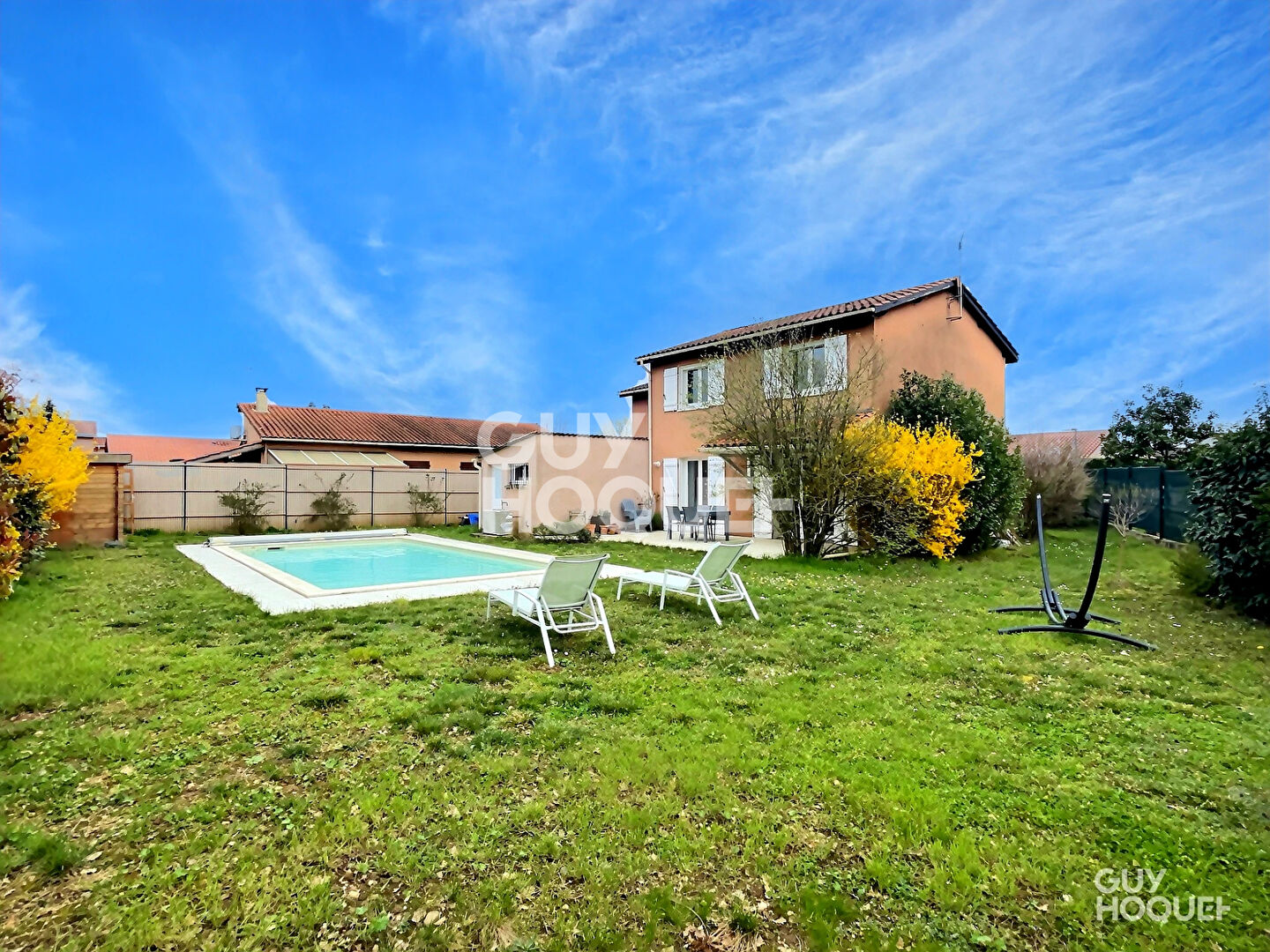 Maison familiale 5 pièces avec piscine à Saint Bonnet de Mure - 479 000 