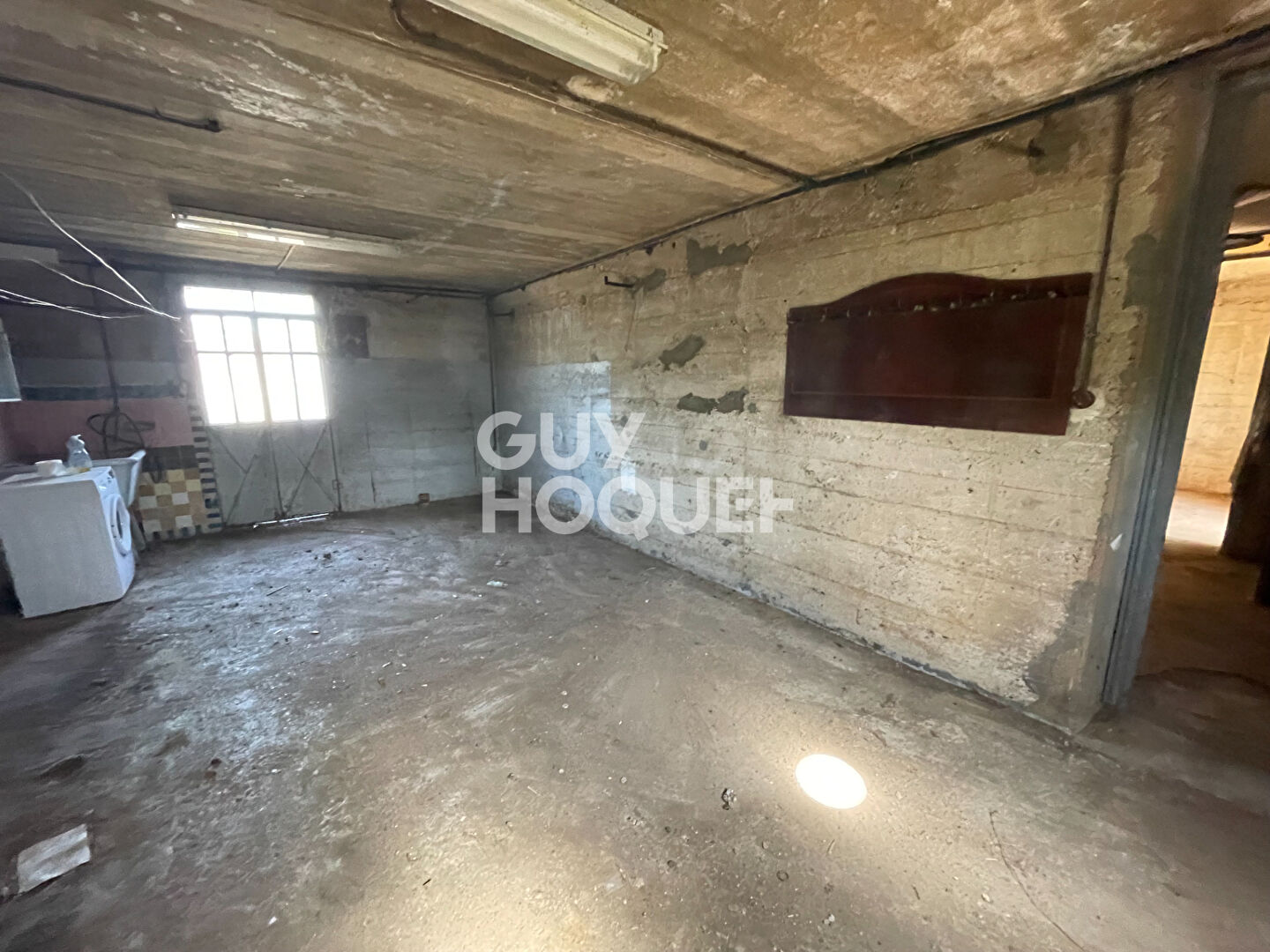 Maison sur  2 niveaux à rénover - 250 000 