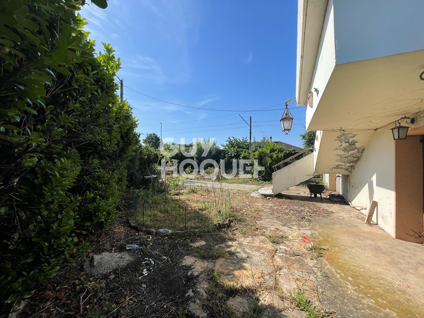 Maison sur  2 niveaux à rénover - 250 000 