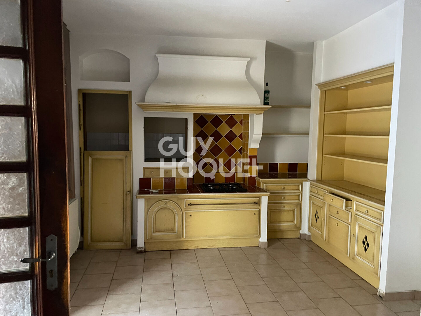 Immeuble avec commerce , logement et dépendance à Saint Laurent de Mure - Réf 4730 - 395 000 