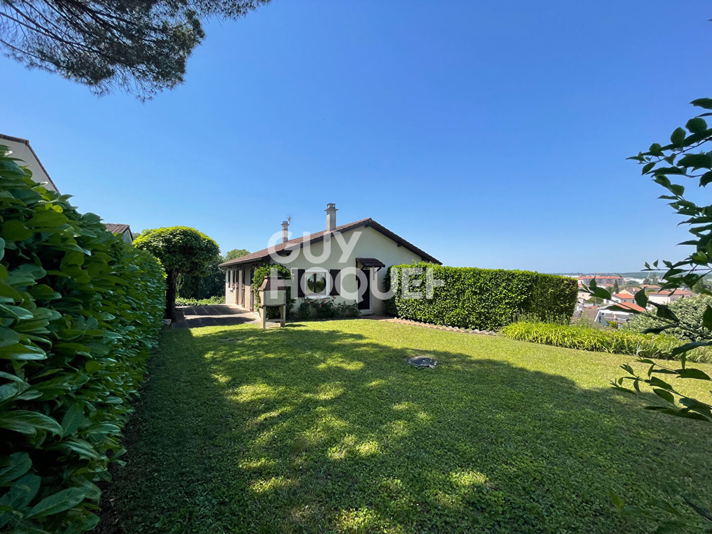 Maison au coeur du village- 359 000 