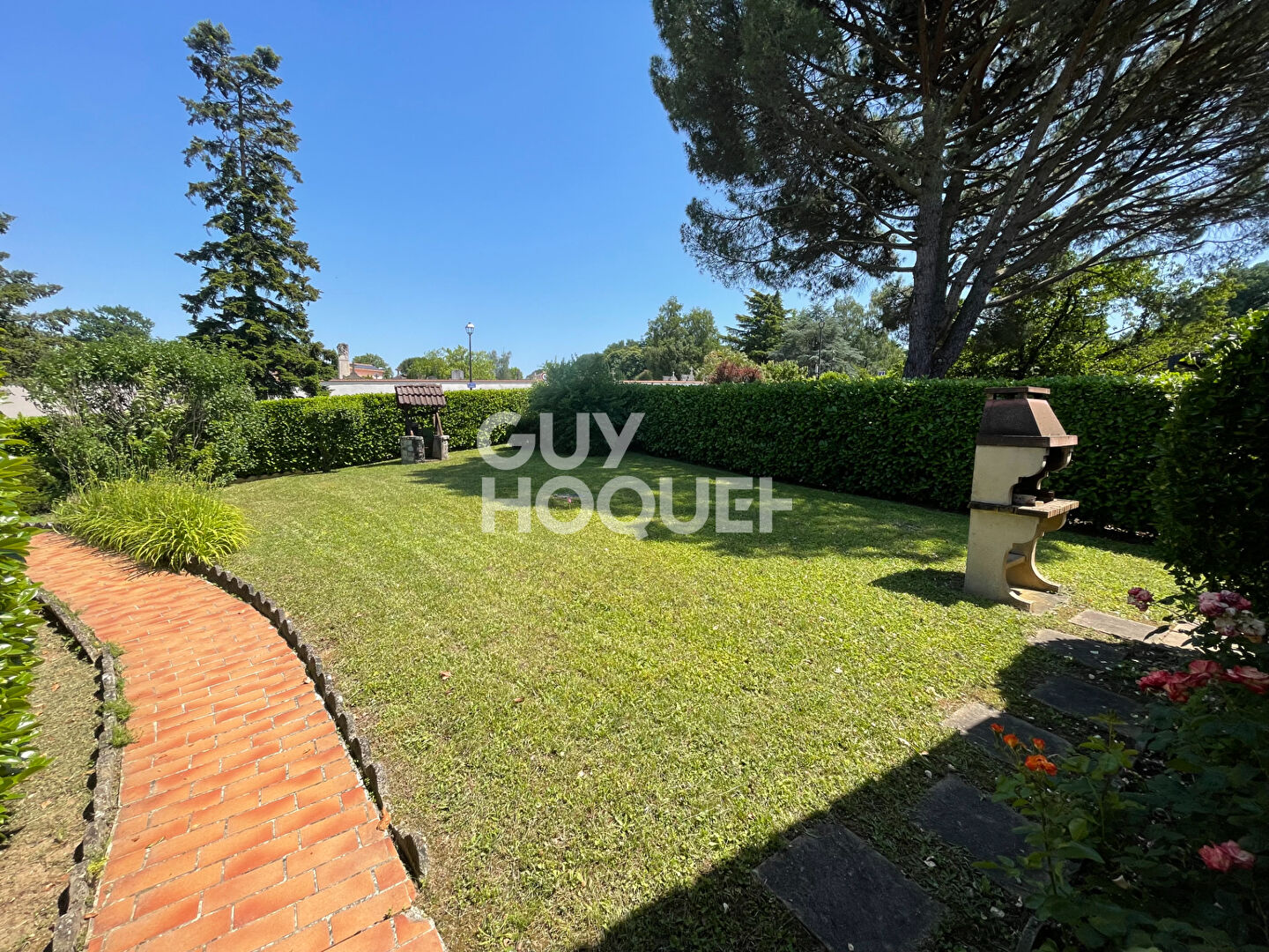 Maison au coeur du village- 359 000 