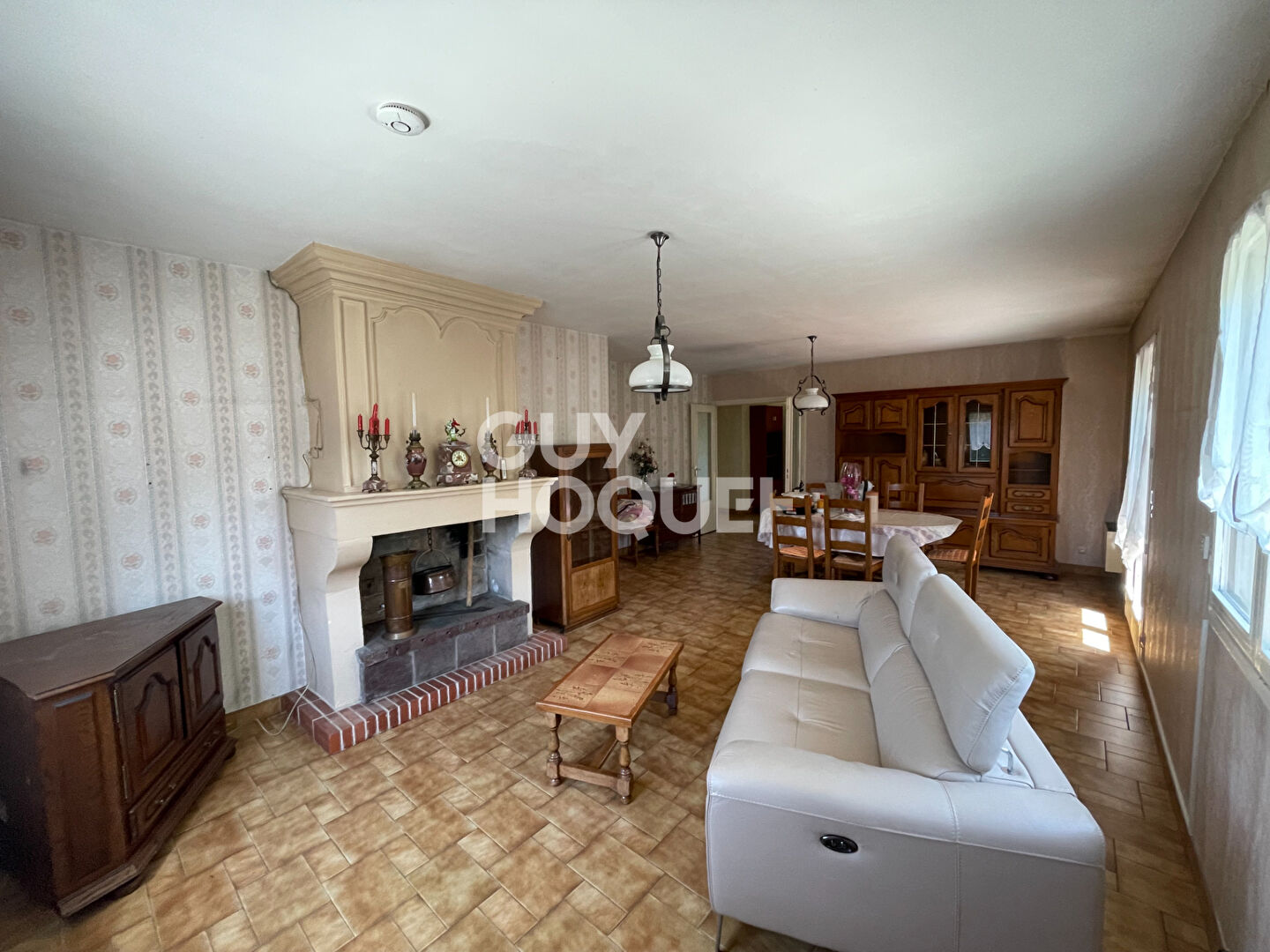 Maison au coeur du village- 359 000 