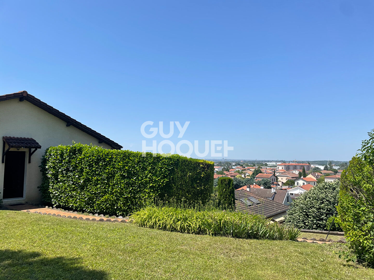 Maison au coeur du village- 359 000 
