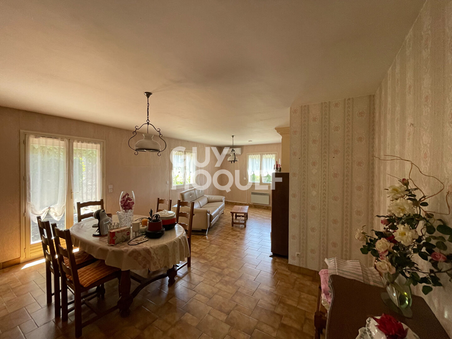 Maison au coeur du village- 359 000 