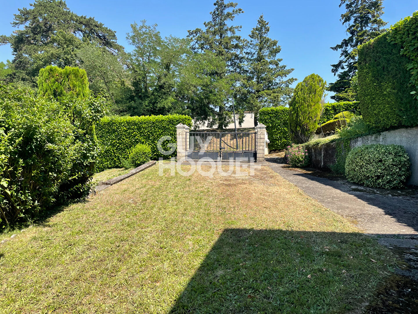 Maison au coeur du village- 359 000 