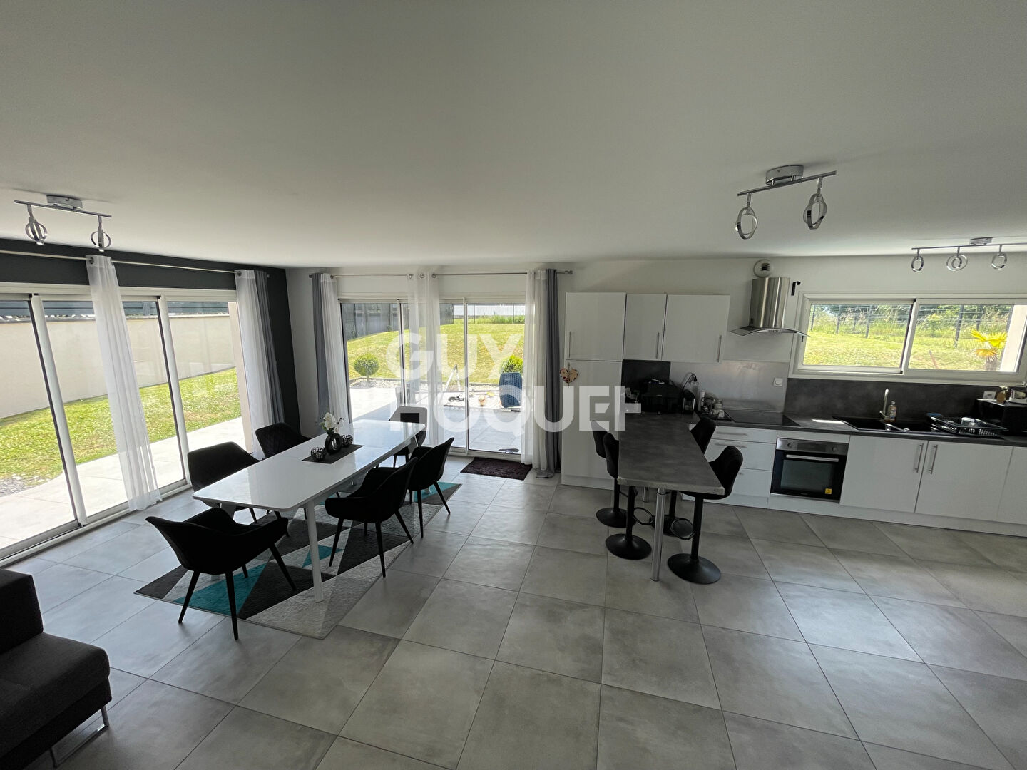 Maison contemporaine 5 pièces à vendre à Saint Laurent de Mure - Réf 4724