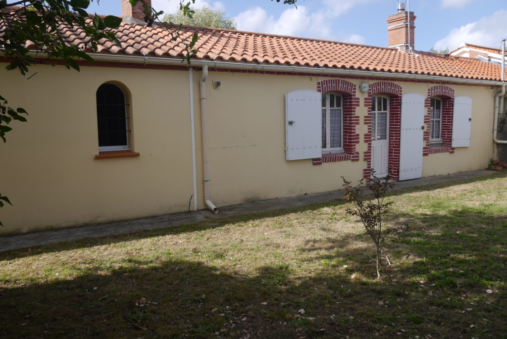 Maison 6 piéces + grange à Commequiers sur 7400M² de terrain