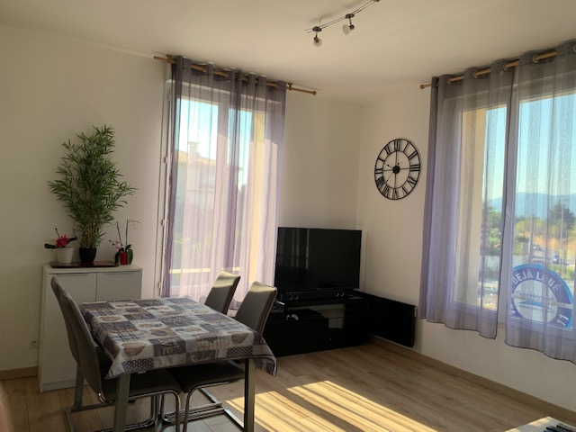 À louer : Appartement de 2 pièces à Elne, idéal pour les amateurs de soleil et de croissants !