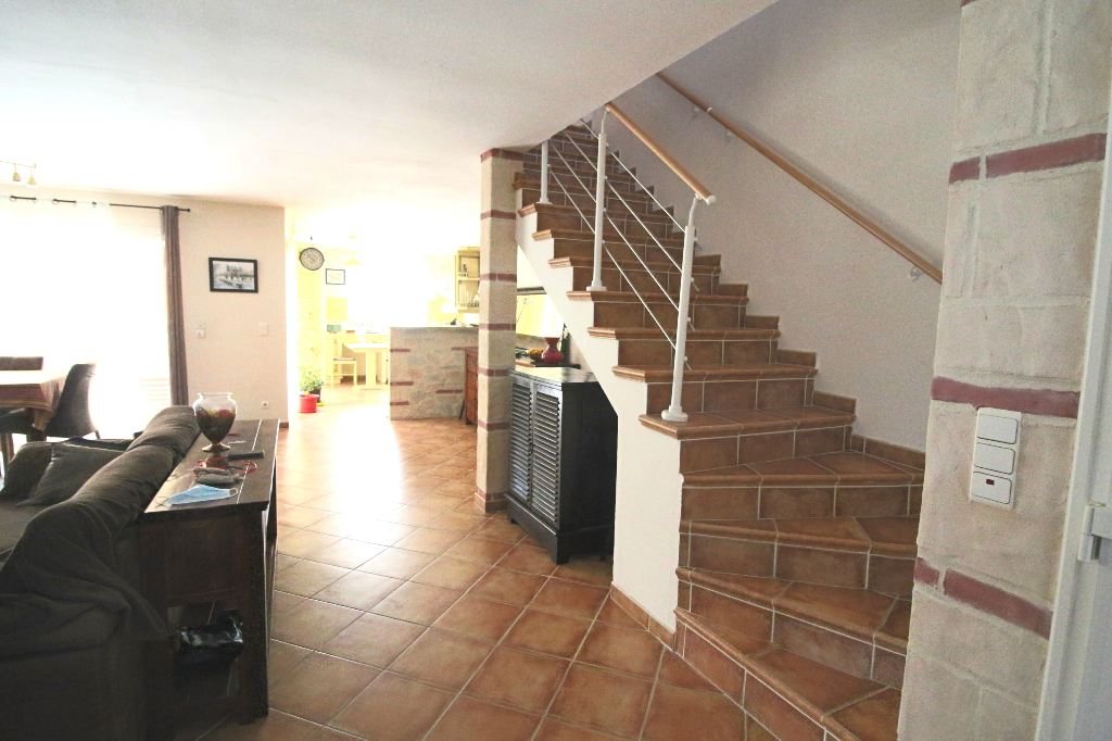 Vente : maison 6 pièces à ST LAURENT DE LA SALANQUE