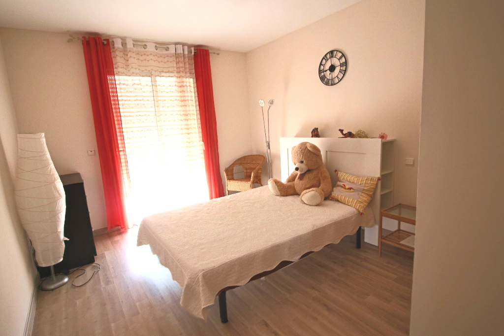 Vente : maison 6 pièces à ST LAURENT DE LA SALANQUE