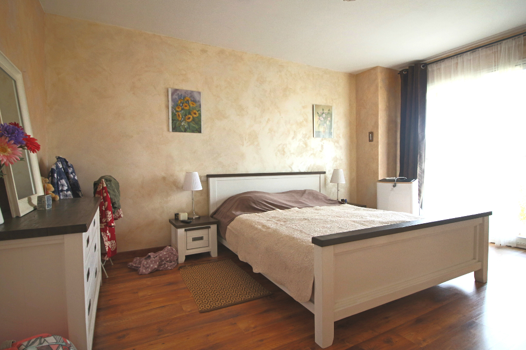 Vente : maison 6 pièces à ST LAURENT DE LA SALANQUE