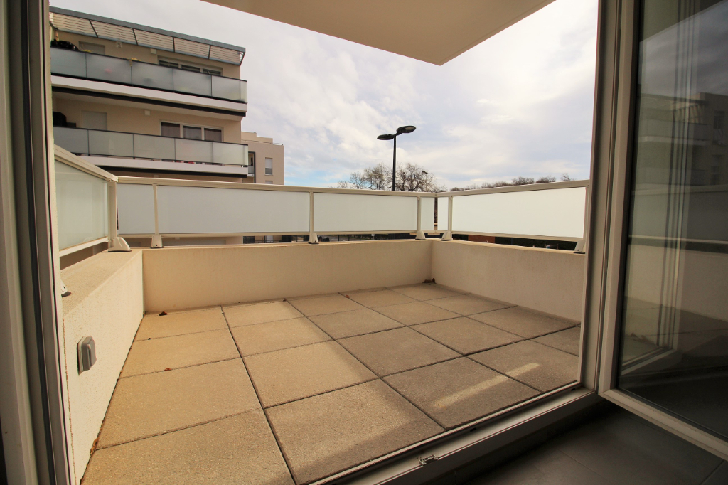 À LOUER. T2 RÉCENT AVEC BALCON & PARKING. ARGELES-SUR-MER