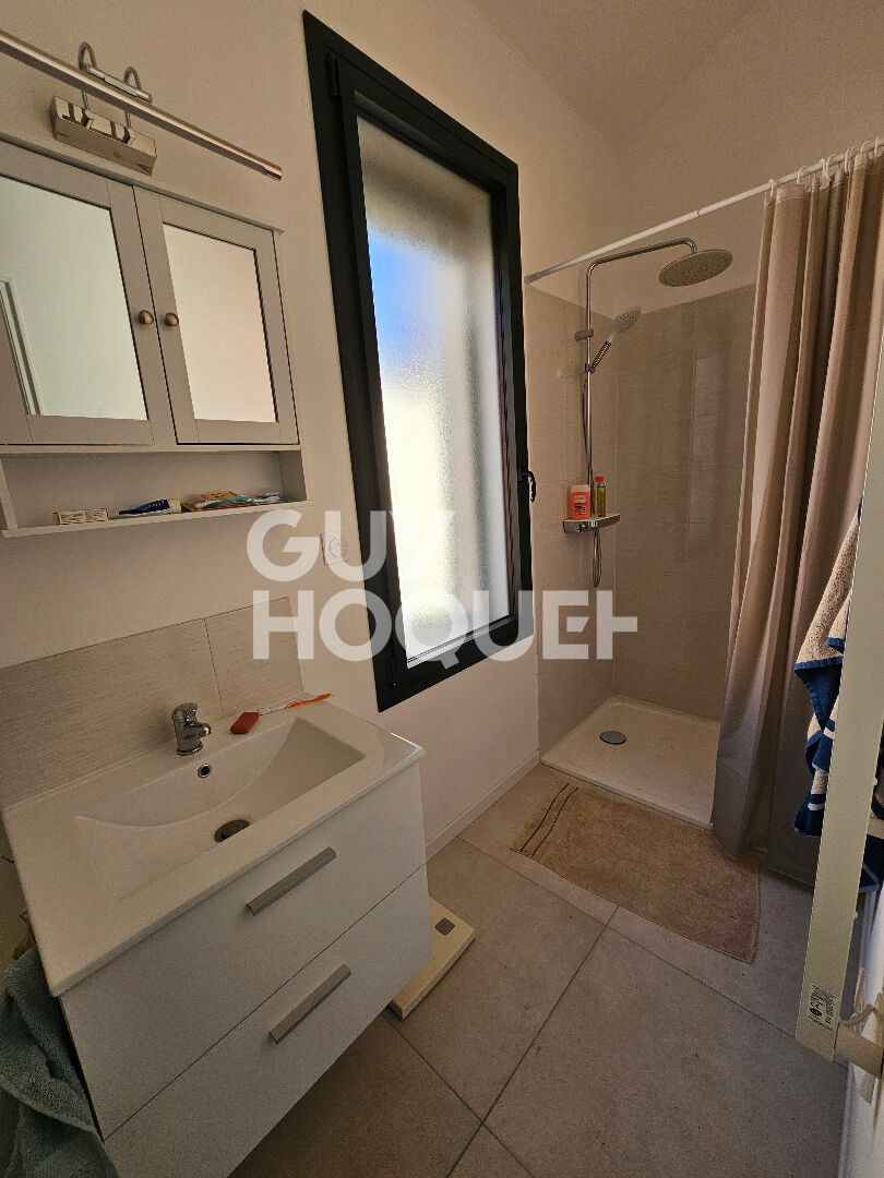 Maison de 3 pièces+mezzanine  (158 m²) à SAINT LAURENT DE LA SALANQUE