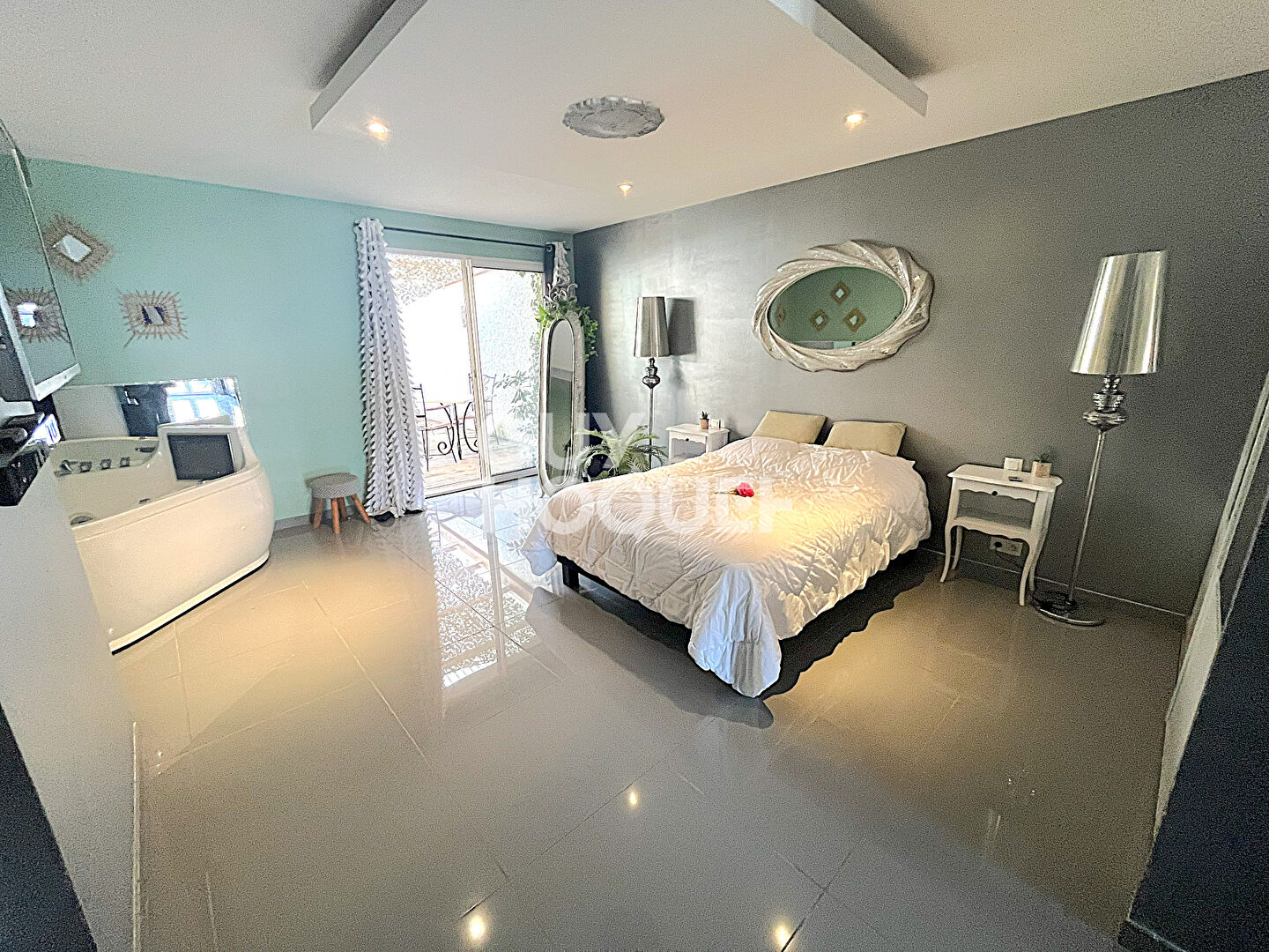 LE BARCARES : Immeuble de 3 lots en vente avec Terrasse