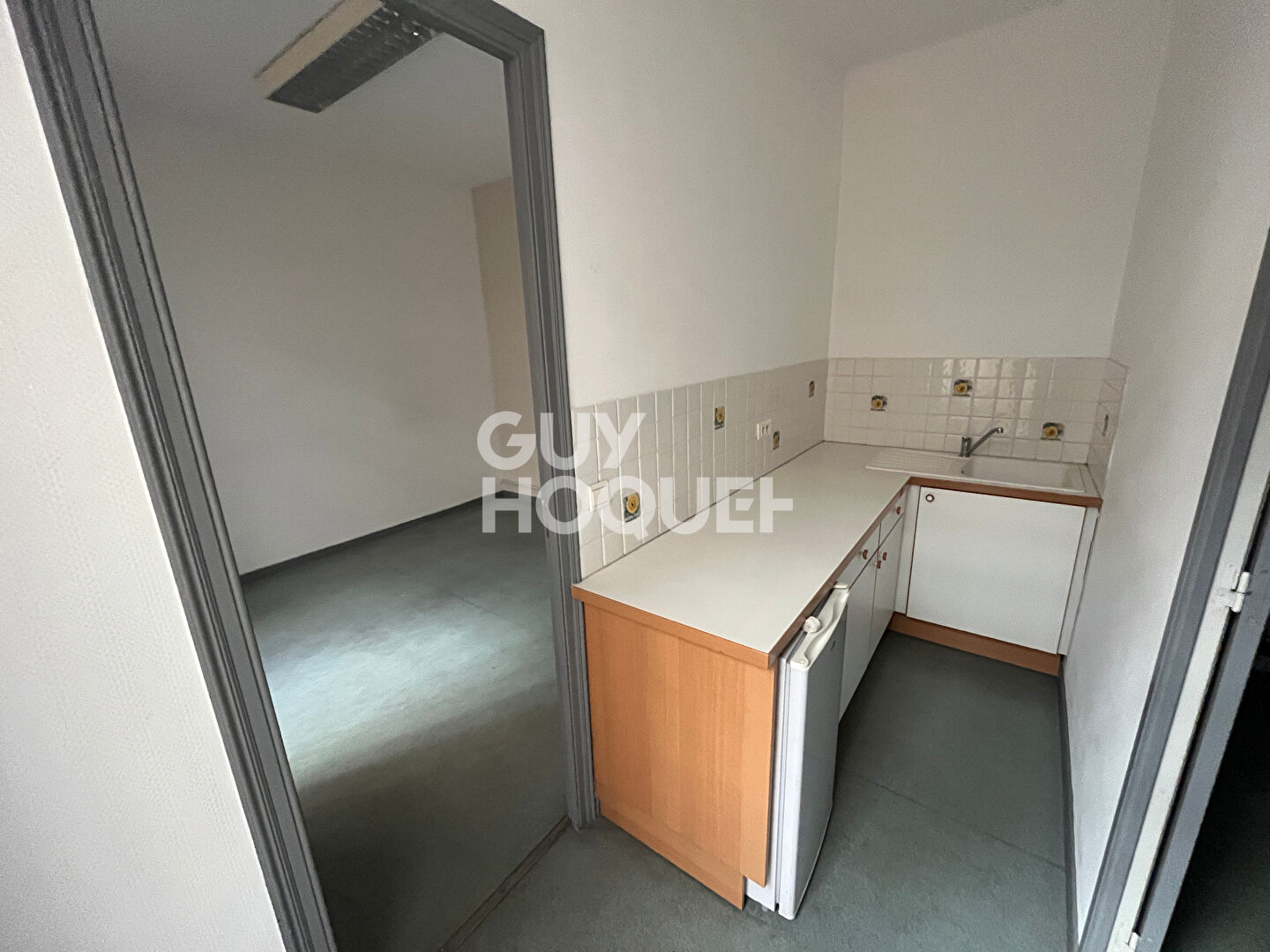 À vendre ? Spacieux local professionnel à fort potentiel dans le quartier prisé de l'Espace Méditerranée à Perpignan