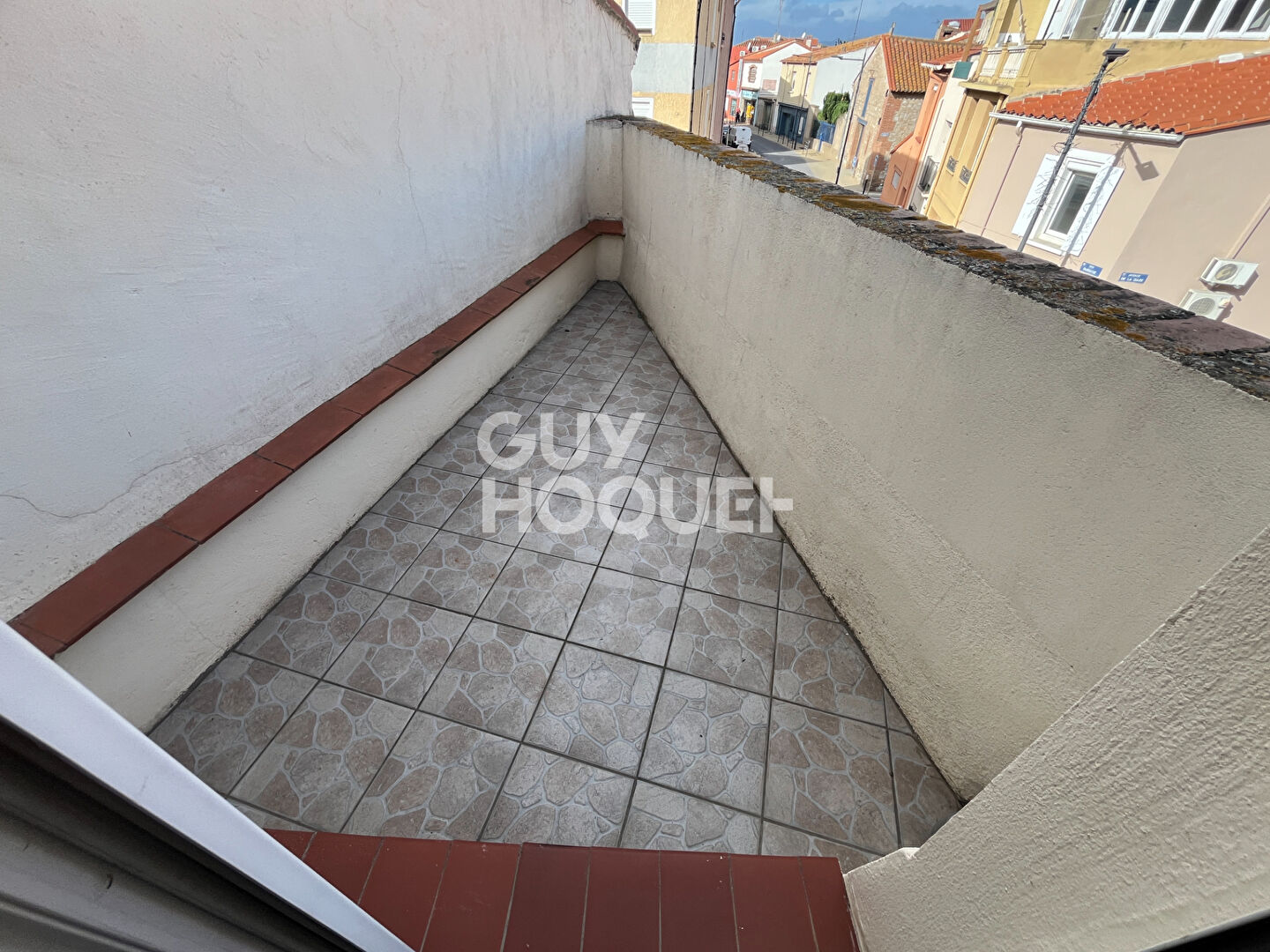 À vendre : Appartement spacieux  pleinde charme de 5 pièces à Saint Laurent de la Salanque