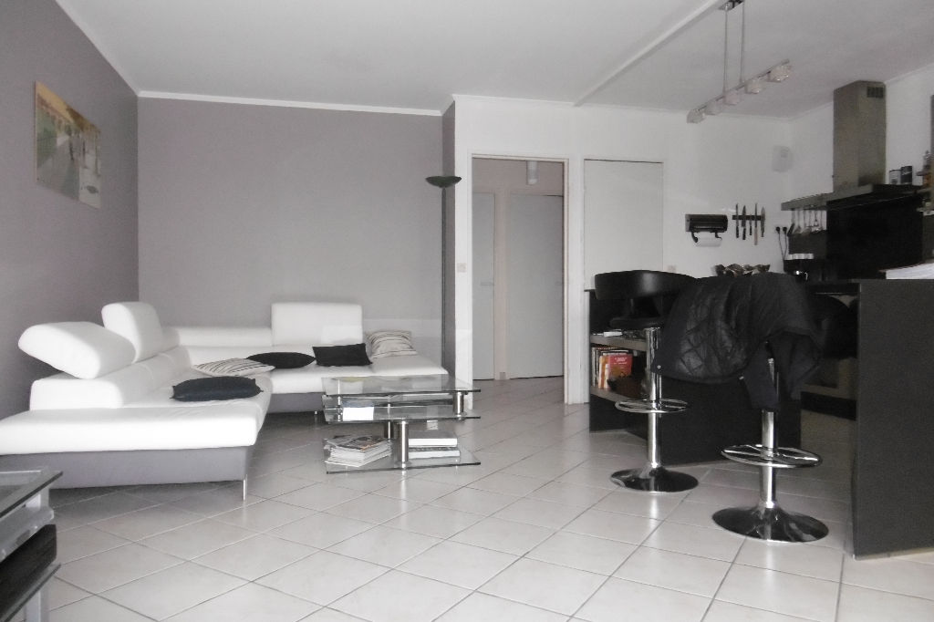 À vendre, appartement d'environ 83,33 m², 5 pièces à MALZEVILLE (54220).