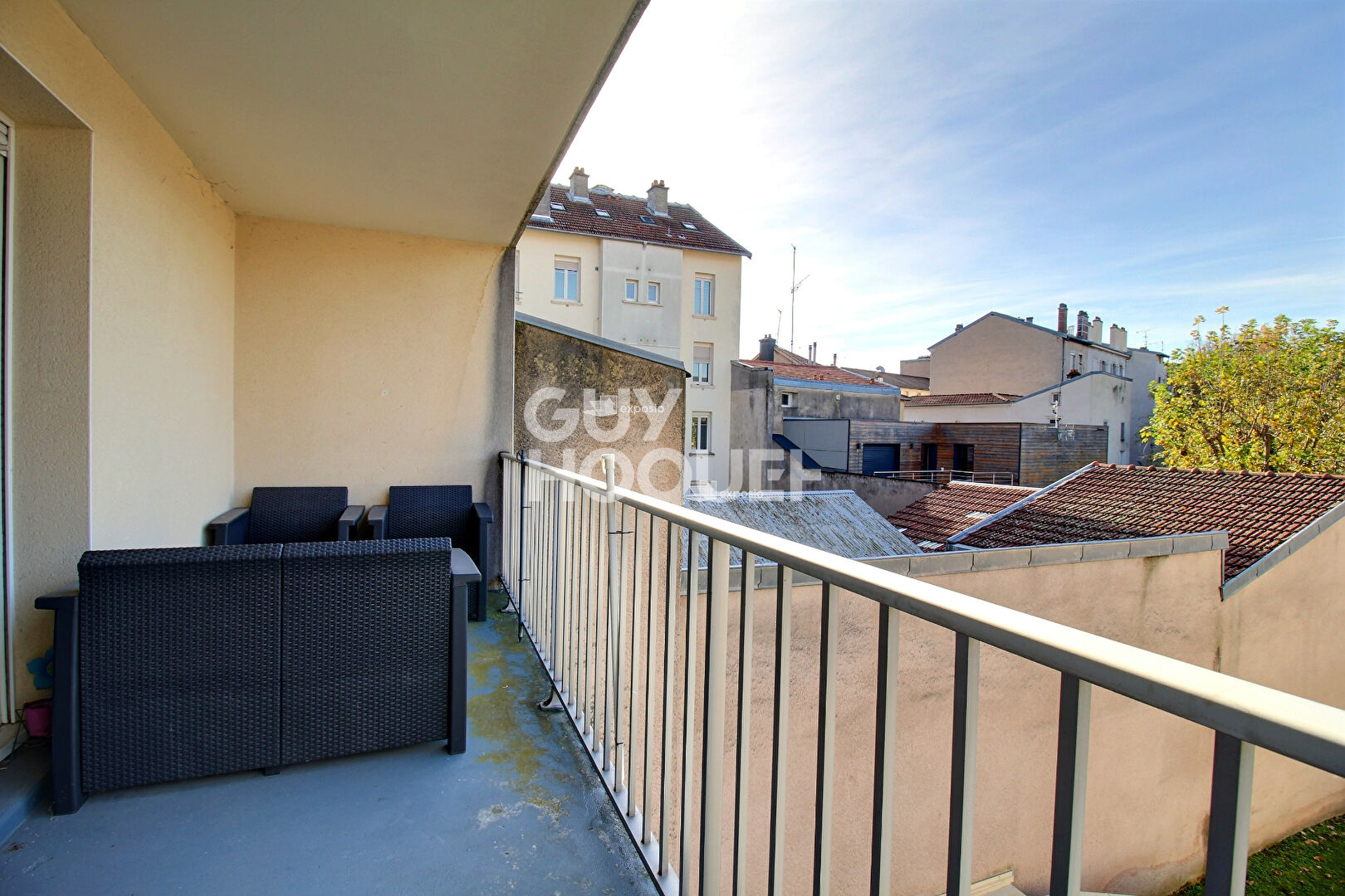 Appartement avec deux chambres une terrasse et un parking  à NANCY Faubourg Des Trois maisons