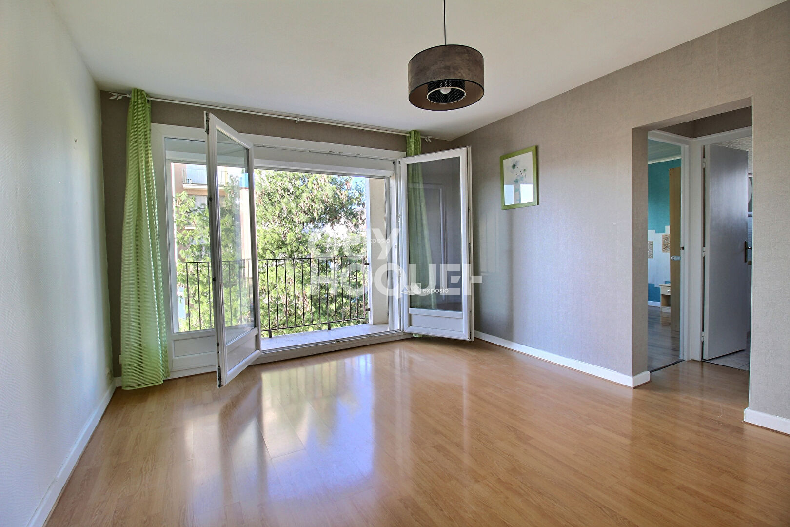 Un appartement avec balcon et garage à SAINT MAX Résidence Saint Pierre