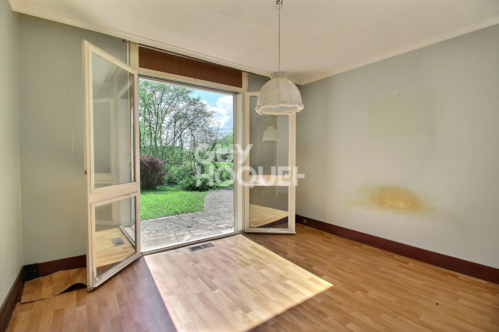 Maison plain pied sur sous sol avec 4 chambres jardin et garage à Gondreville