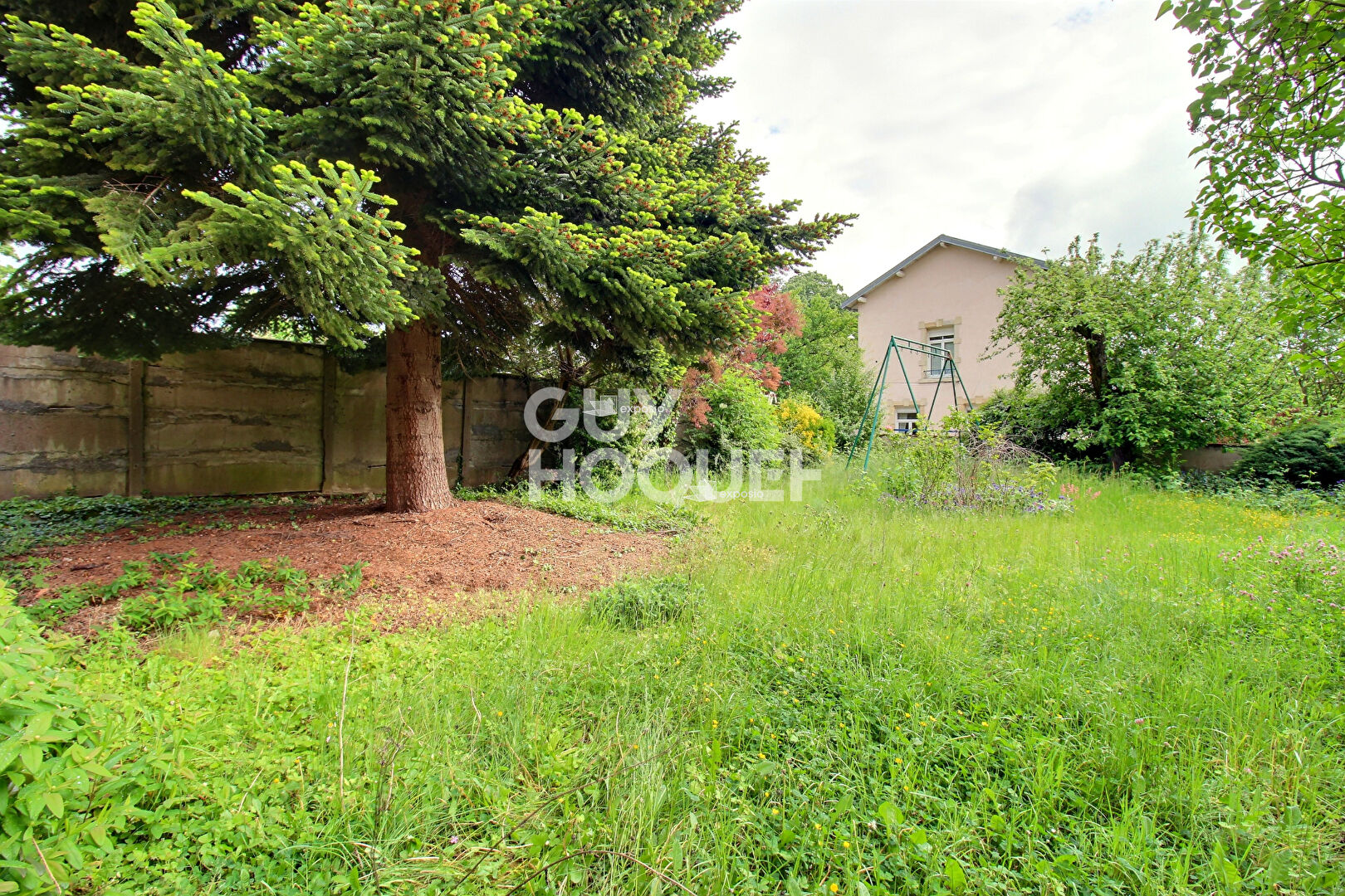 RARE: appartement de caractère avec trois chambres un jardin et un garage à NANCY BOUDONVILLE