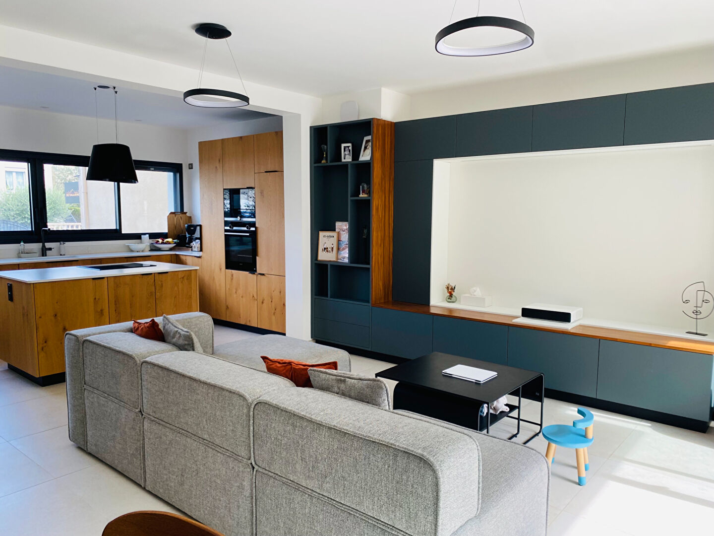 Nous vous proposons cette belle maison de prestige dans le quartier du mont valérien.