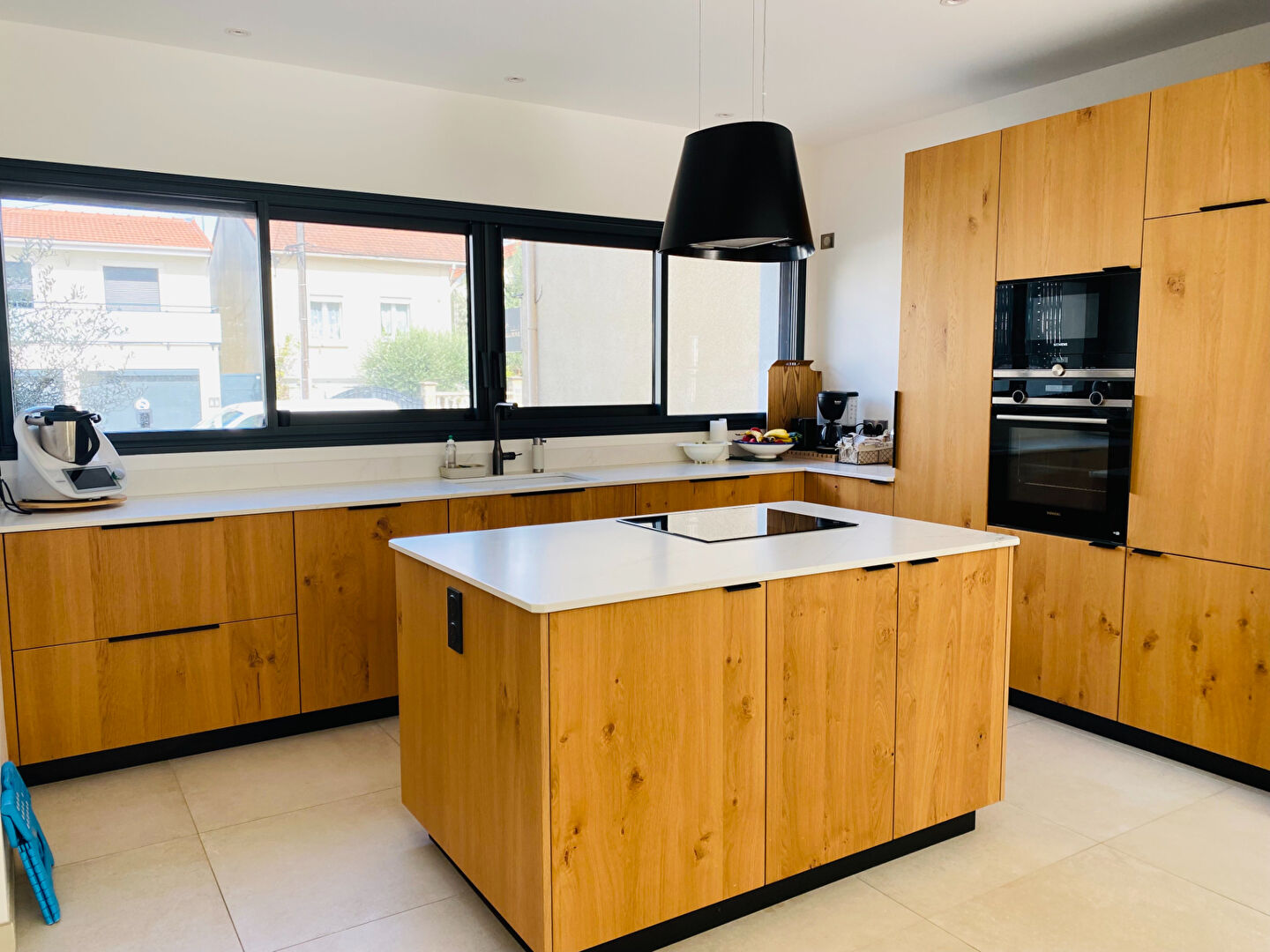 Nous vous proposons cette belle maison de prestige dans le quartier du mont valérien.