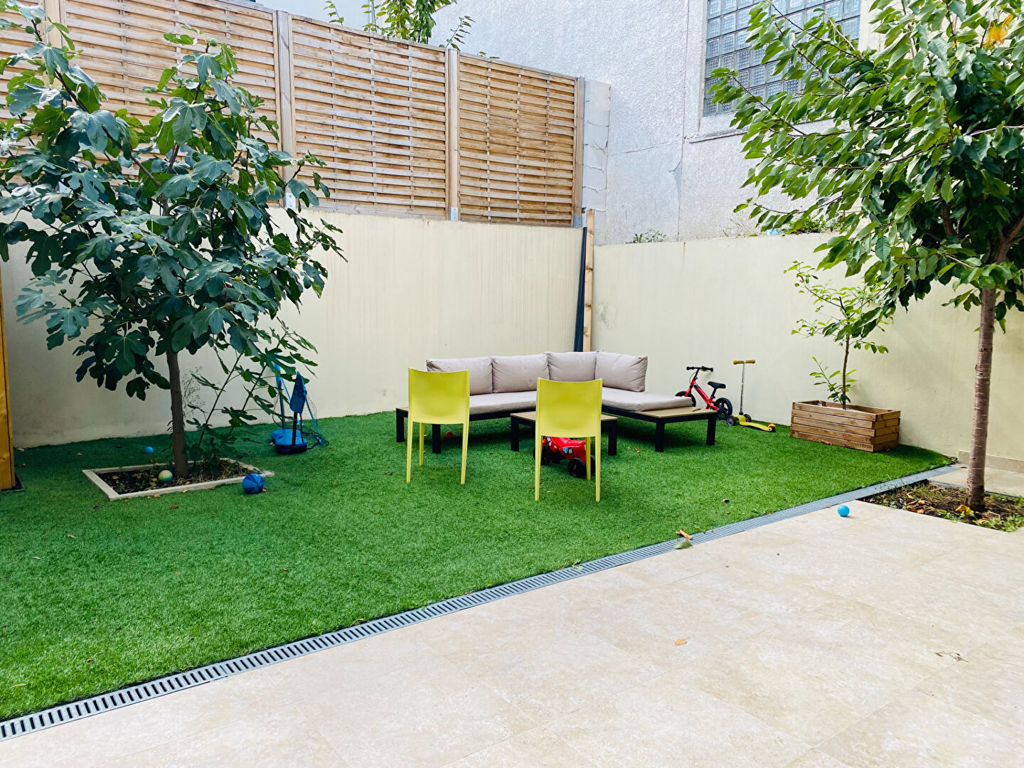 Nous vous proposons cette belle maison de prestige dans le quartier du mont valérien.