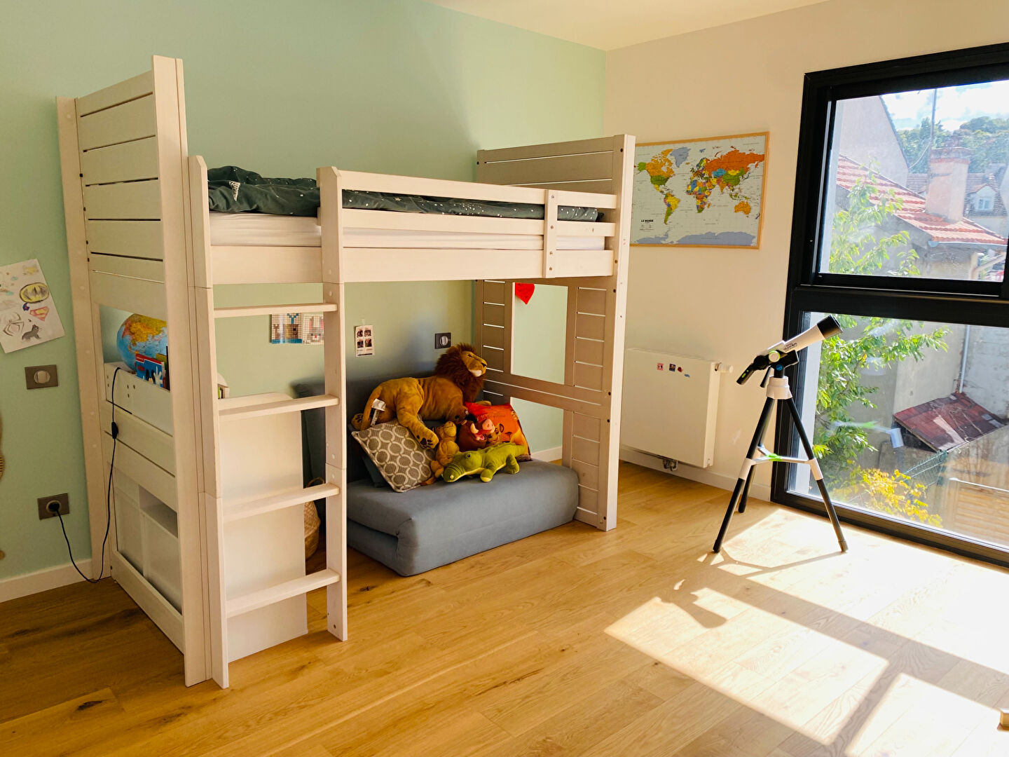 Nous vous proposons cette belle maison de prestige dans le quartier du mont valérien.