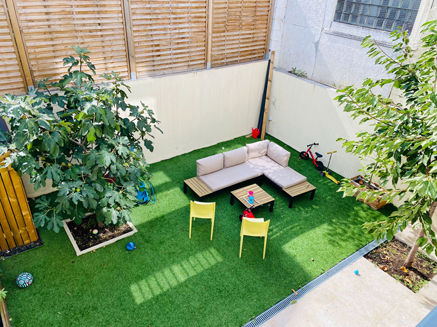 Nous vous proposons cette belle maison de prestige dans le quartier du mont valérien.