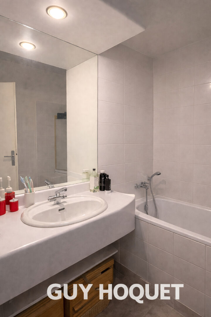 SURESNES CENTRE ? Résidence de standing - 3 pièces avec balcon, parking et cave