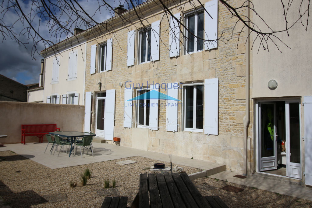 Achat maison 17 pièces Saint du bois Ref. 2998